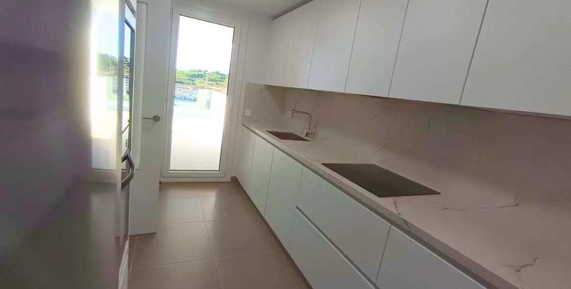 Long-term rent of penthouse in Estepona 6