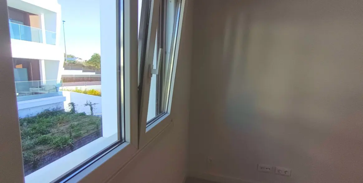 Long-term rent of penthouse in Estepona 12