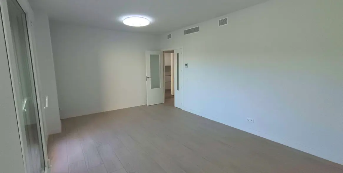 Long-term rent of penthouse in Estepona 16