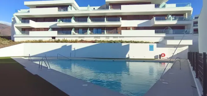 Alquiler a largo plazo de ático en Estepona 2