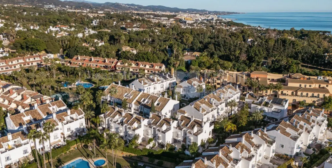 Alquiler a largo plazo de adosado en The Golden Mile 1