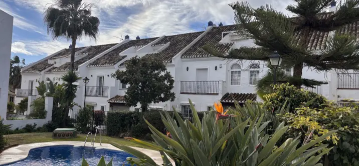 Alquiler a largo plazo de adosado en The Golden Mile 2