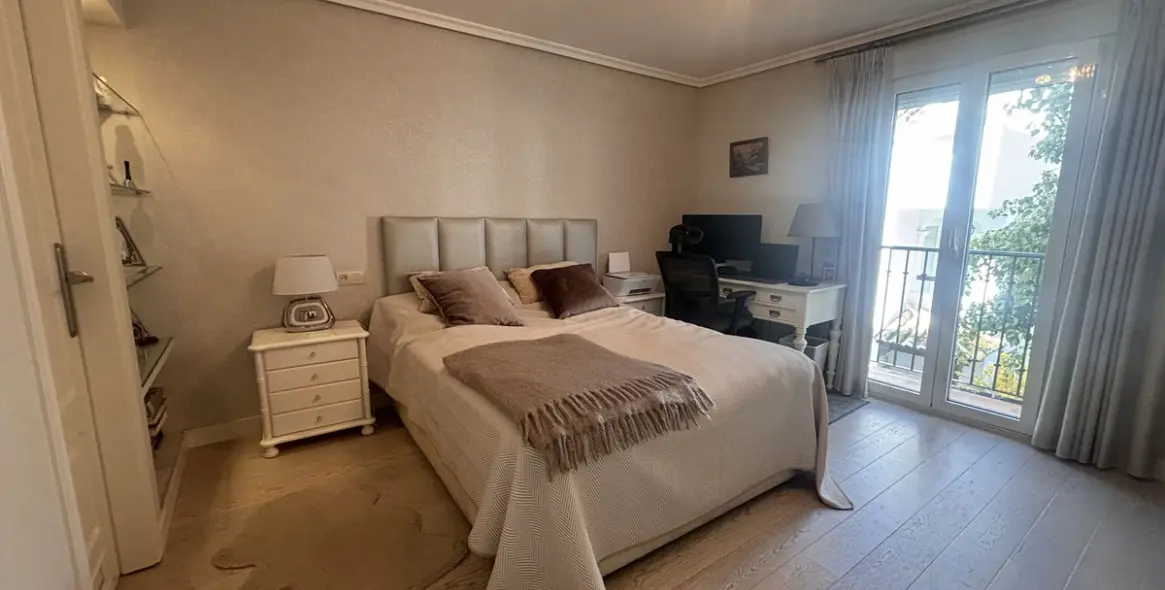 Alquiler a largo plazo de adosado en The Golden Mile 11