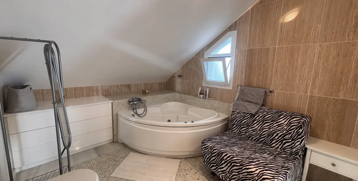 Alquiler a largo plazo de adosado en The Golden Mile 20