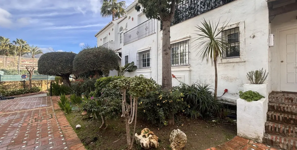 Alquiler a largo plazo de adosado en The Golden Mile 26