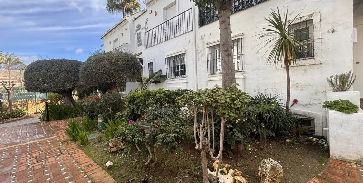 Alquiler a largo plazo de adosado en The Golden Mile 27