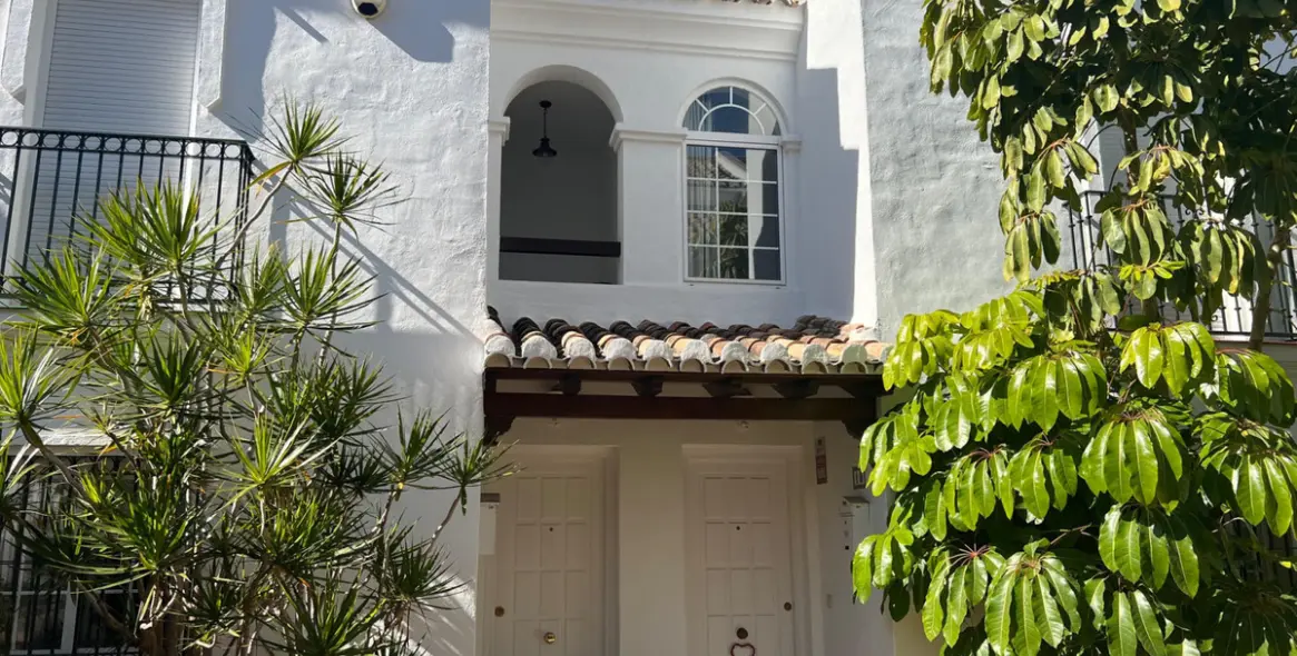 Alquiler a largo plazo de adosado en The Golden Mile 29