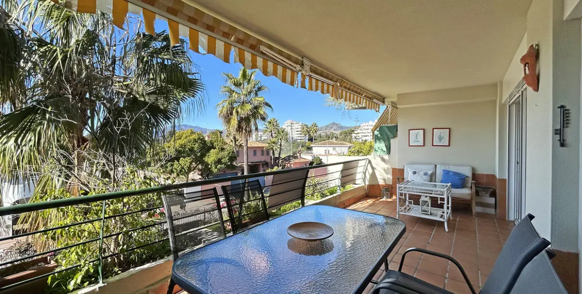 Sale of middle floor apartment in San Pedro de Alcántara 2