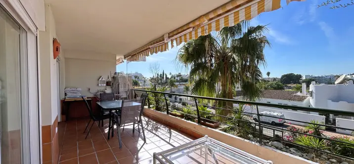 Sale of middle floor apartment in San Pedro de Alcántara 2