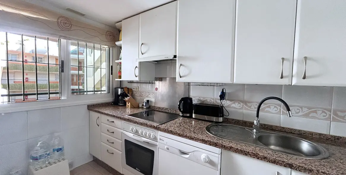 Sale of middle floor apartment in San Pedro de Alcántara 7