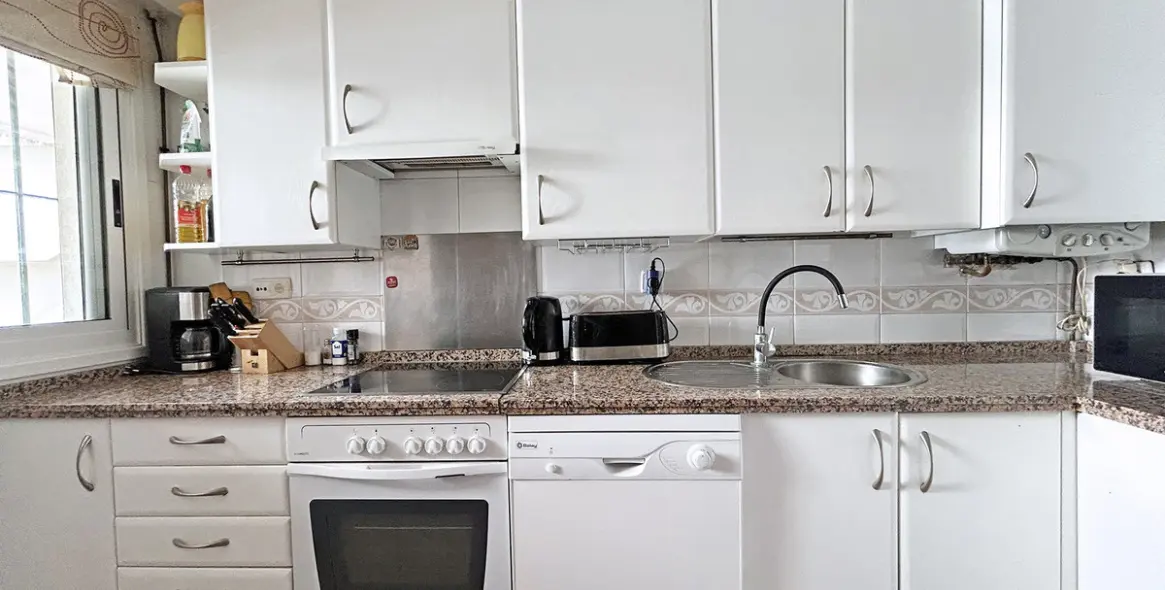 Sale of middle floor apartment in San Pedro de Alcántara 8