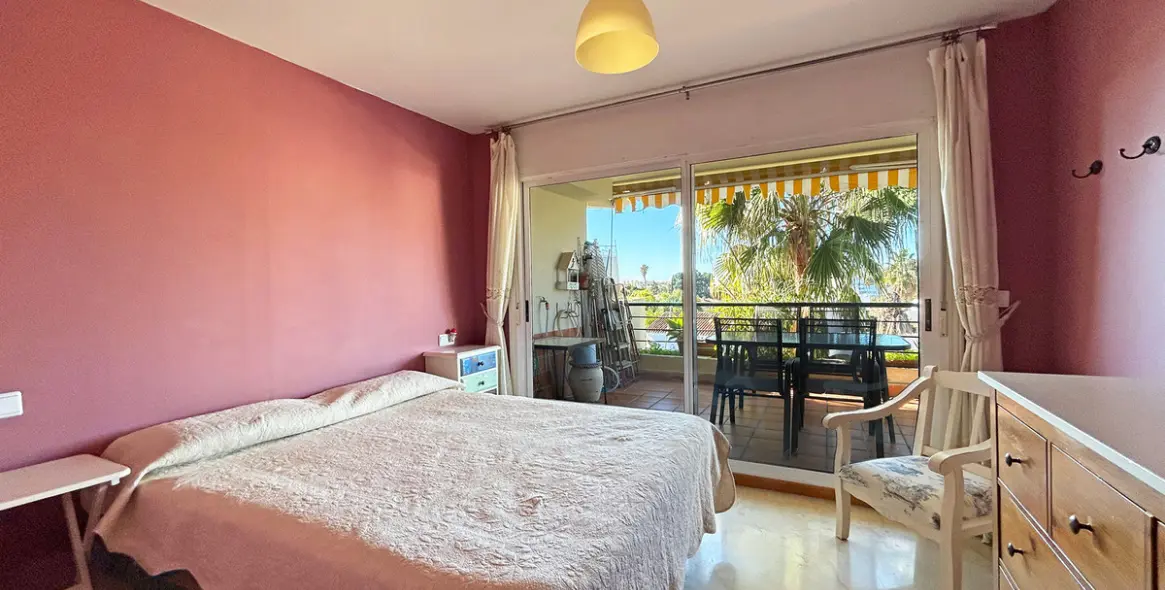 Sale of middle floor apartment in San Pedro de Alcántara 9