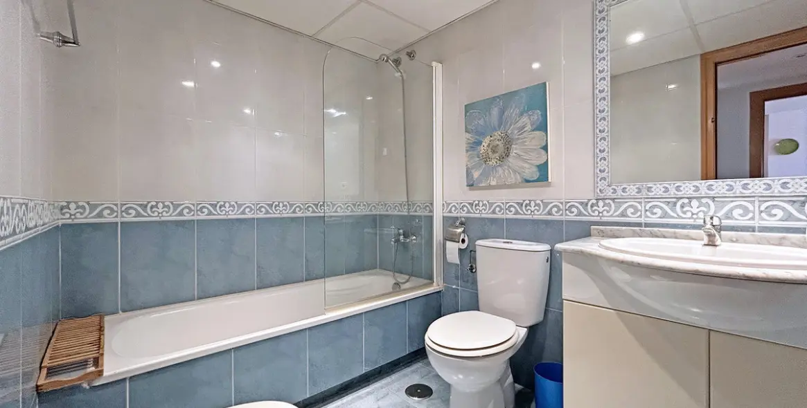 Sale of middle floor apartment in San Pedro de Alcántara 12