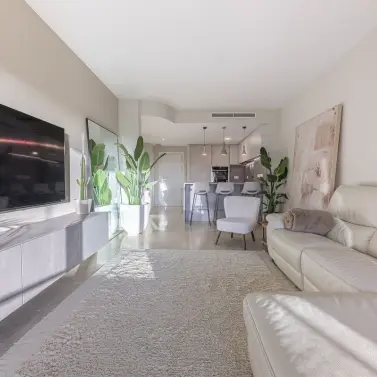 Venta de apartamento en planta media en Elviria