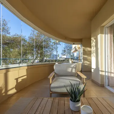 Venta de apartamento en planta media en Elviria