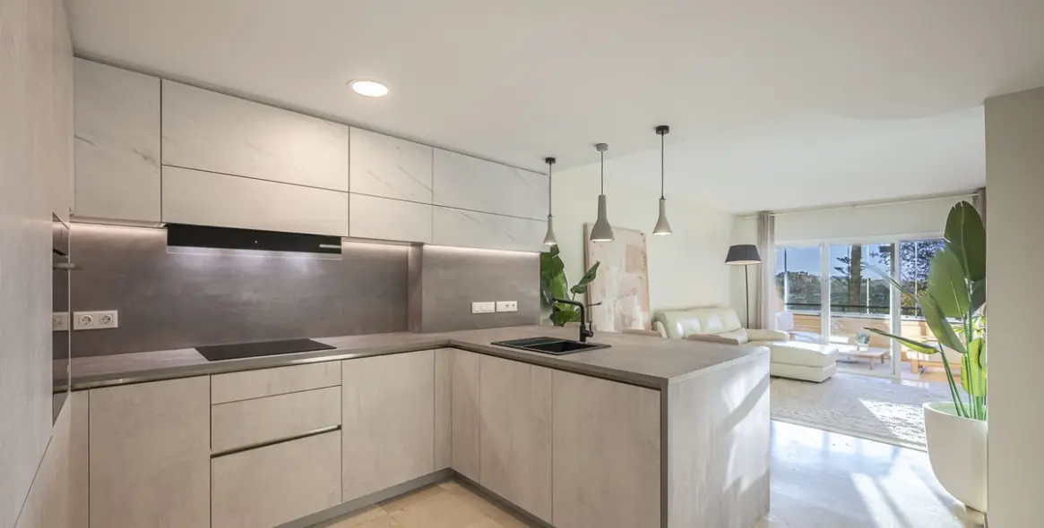 Продажа апартаментов на среднем этаже в Elviria 7