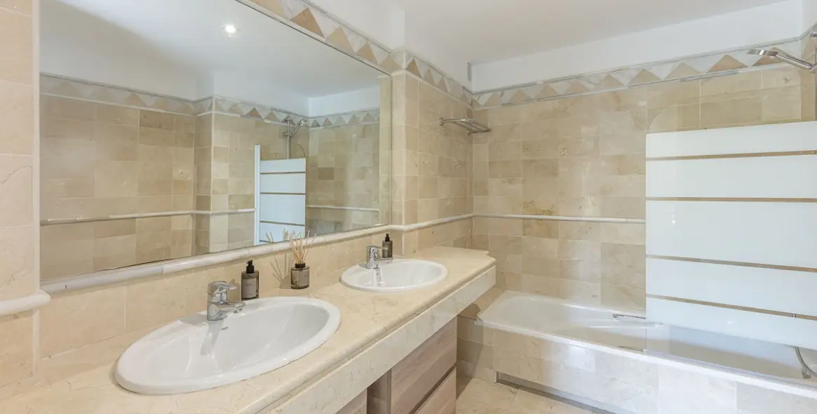 Продажа апартаментов на среднем этаже в Elviria 16