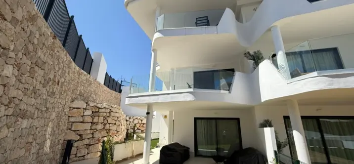 Sale of middle floor apartment in Fuengirola 3