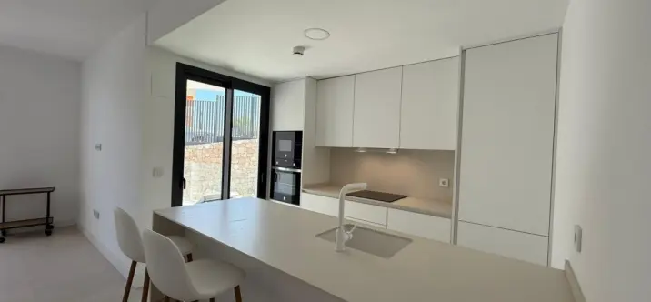 Sale of middle floor apartment in Fuengirola 4