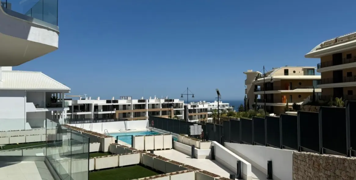 Sale of middle floor apartment in Fuengirola 6