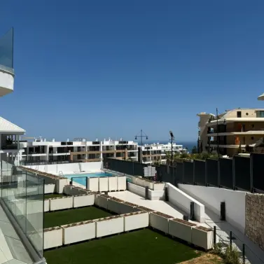 Sale of middle floor apartment in Fuengirola