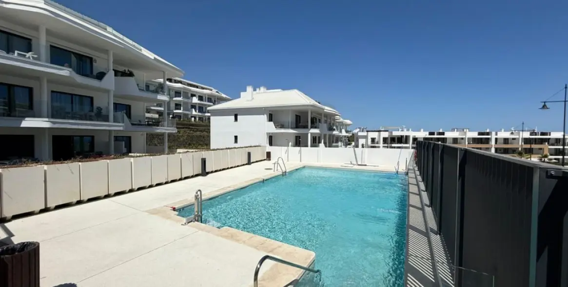 Sale of middle floor apartment in Fuengirola 7