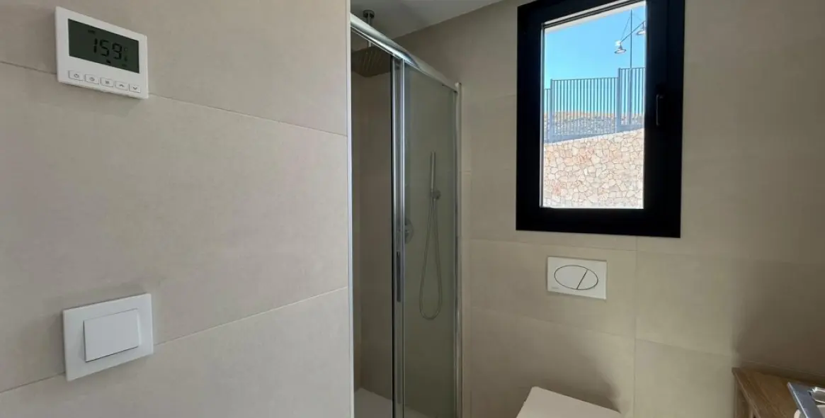 Sale of middle floor apartment in Fuengirola 20