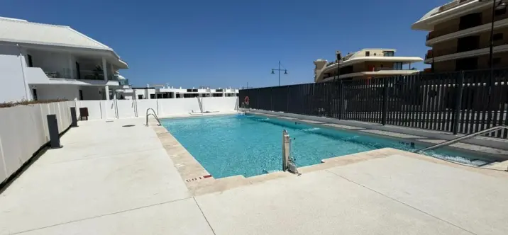 Sale of middle floor apartment in Fuengirola 0