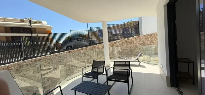 Sale of middle floor apartment in Fuengirola 1