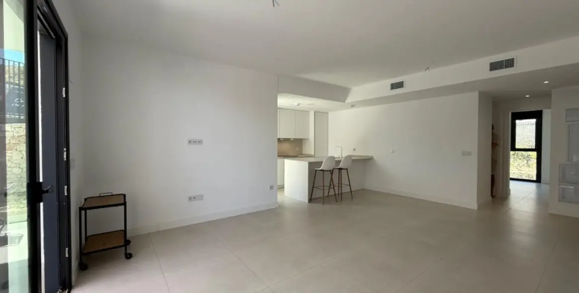 Sale of middle floor apartment in Fuengirola 3