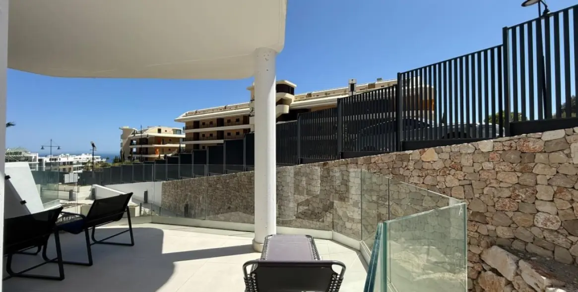 Sale of middle floor apartment in Fuengirola 8