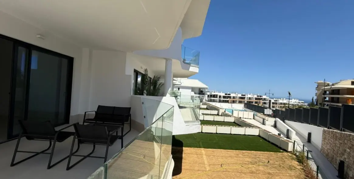 Sale of middle floor apartment in Fuengirola 9