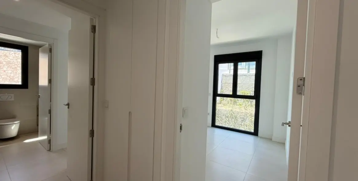 Sale of middle floor apartment in Fuengirola 17