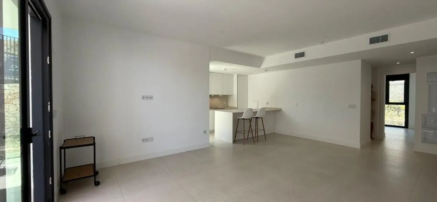Venta de apartamento en planta media en Fuengirola 2