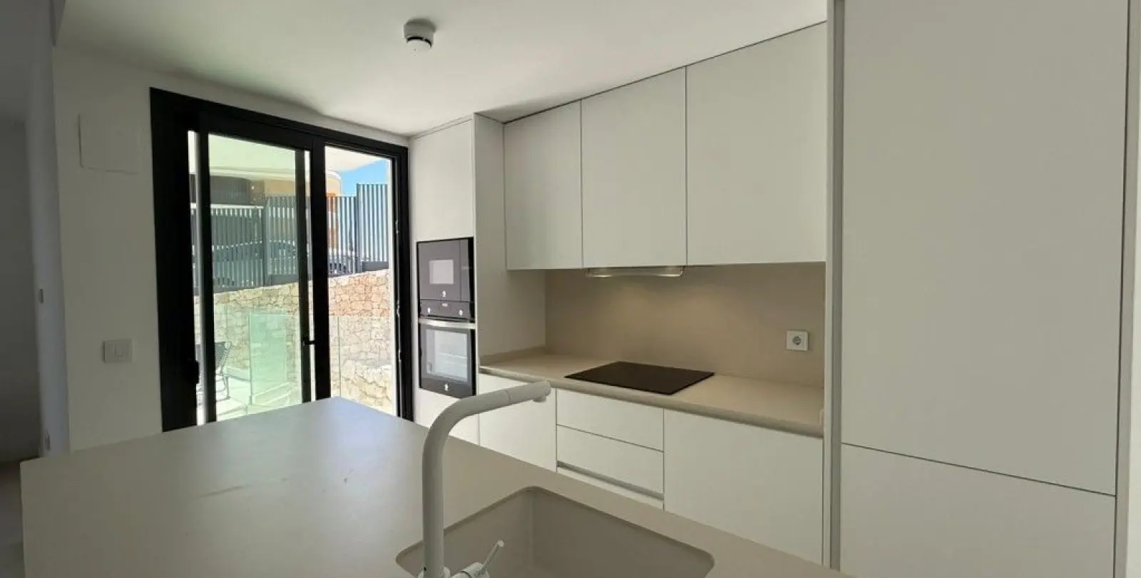 Sale of middle floor apartment in Fuengirola 14