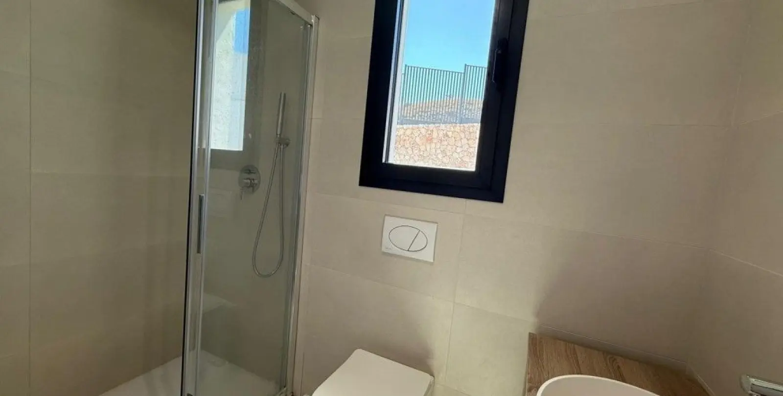 Sale of middle floor apartment in Fuengirola 21