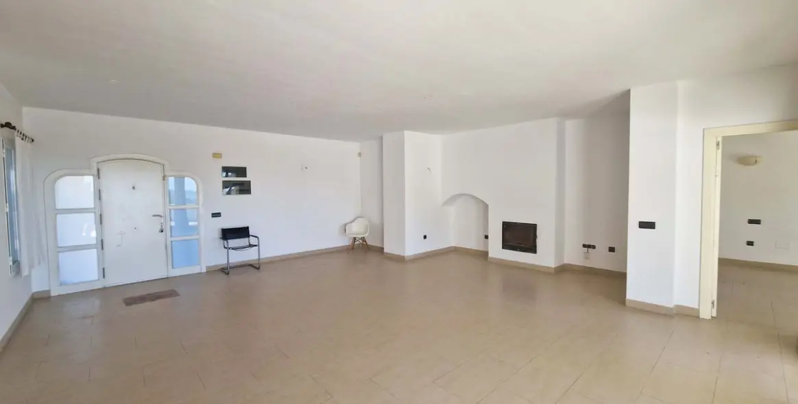 Продажа апартаментов на среднем этаже в Benalmadena Costa 2