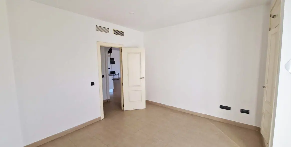 Продажа апартаментов на среднем этаже в Benalmadena Costa 9
