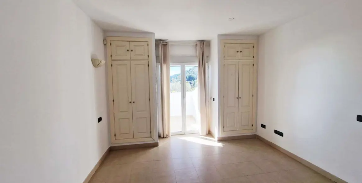 Продажа апартаментов на среднем этаже в Benalmadena Costa 12