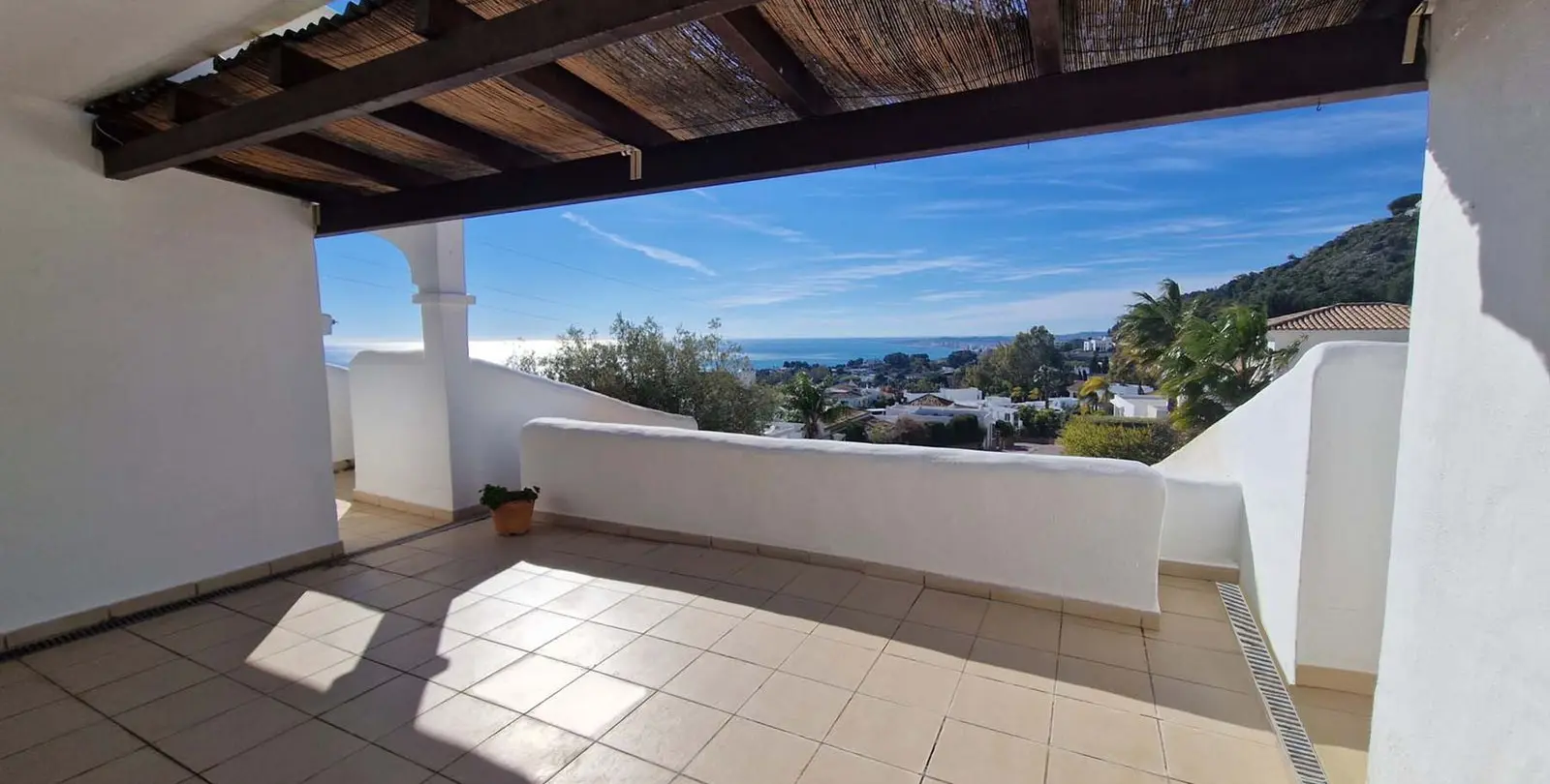Продажа апартаментов на среднем этаже в Benalmadena Costa 1