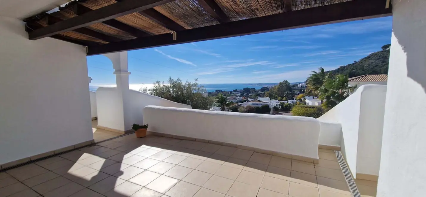 Sale of middle floor apartment in Benalmadena Costa 0