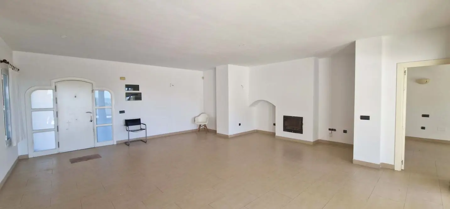 Sale of middle floor apartment in Benalmadena Costa 1