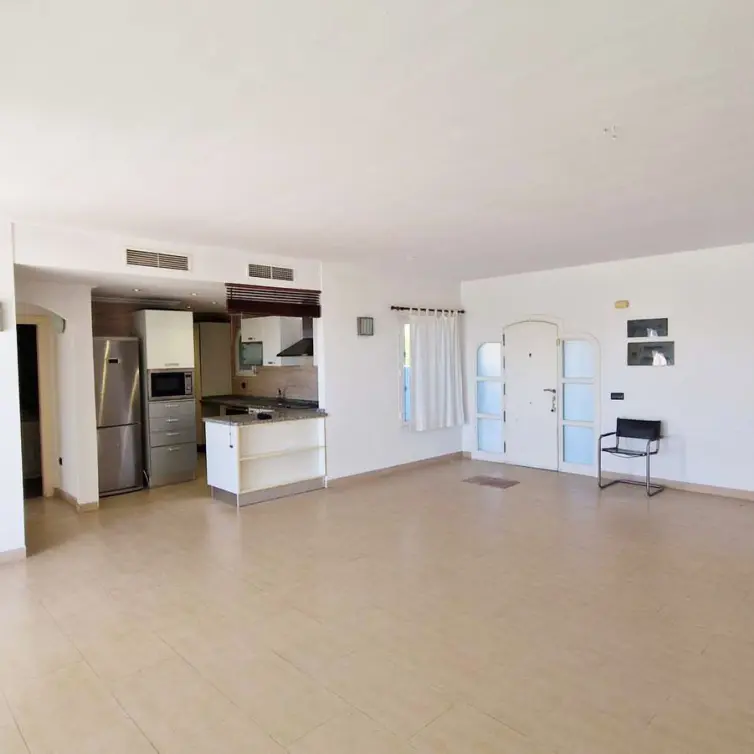 Sale of middle floor apartment in Benalmadena Costa
