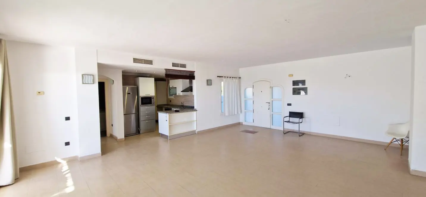 Sale of middle floor apartment in Benalmadena Costa 2