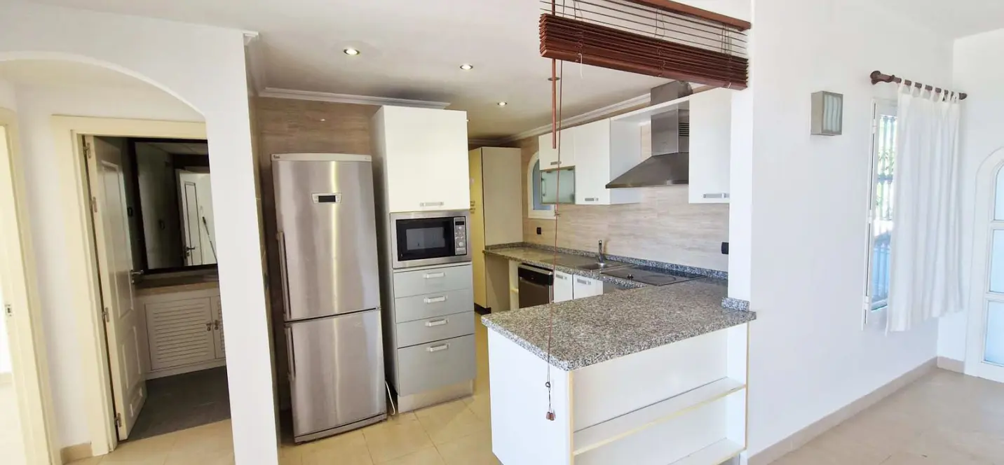 Sale of middle floor apartment in Benalmadena Costa 3