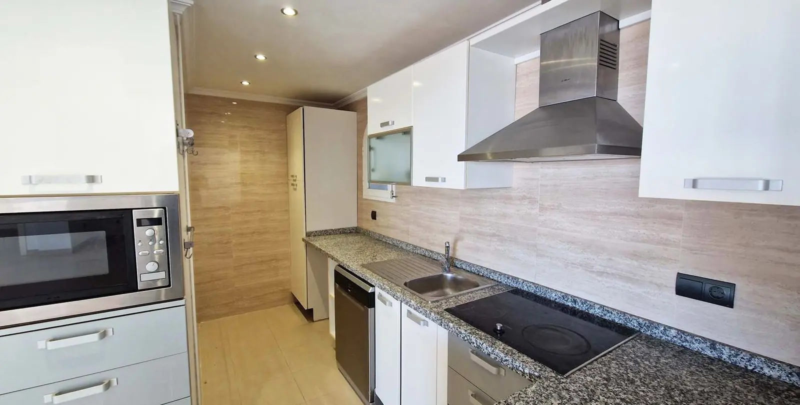 Продажа апартаментов на среднем этаже в Benalmadena Costa 5