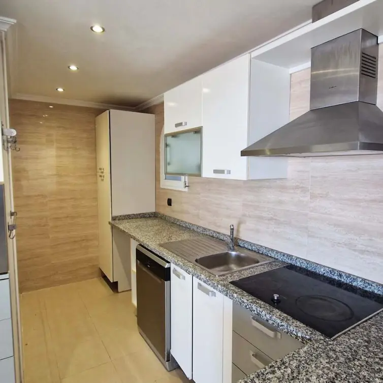 Sale of middle floor apartment in Benalmadena Costa