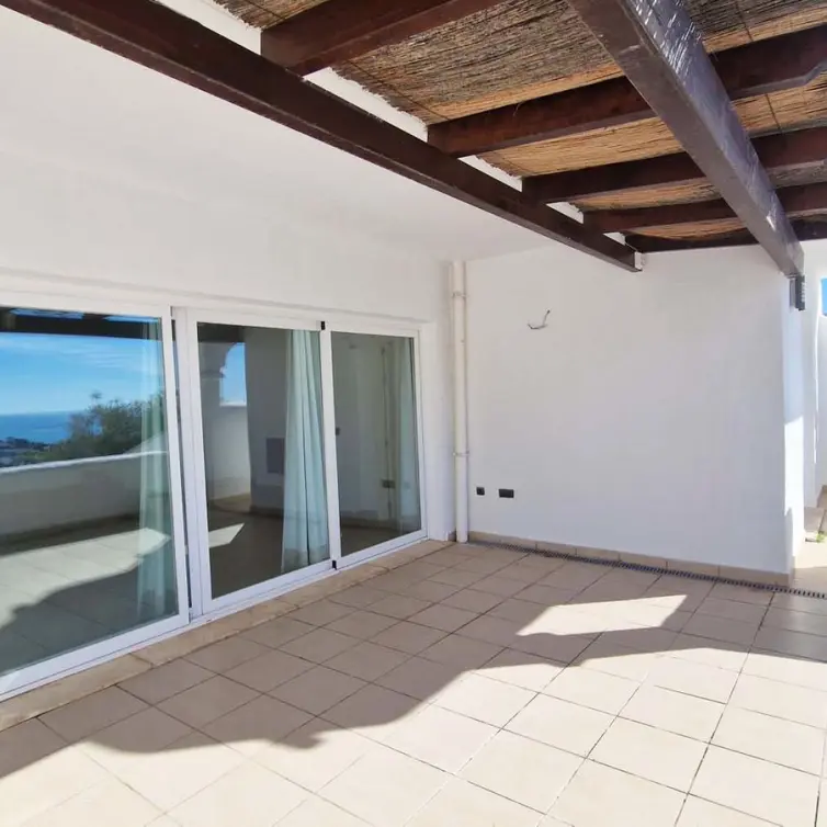 Sale of middle floor apartment in Benalmadena Costa