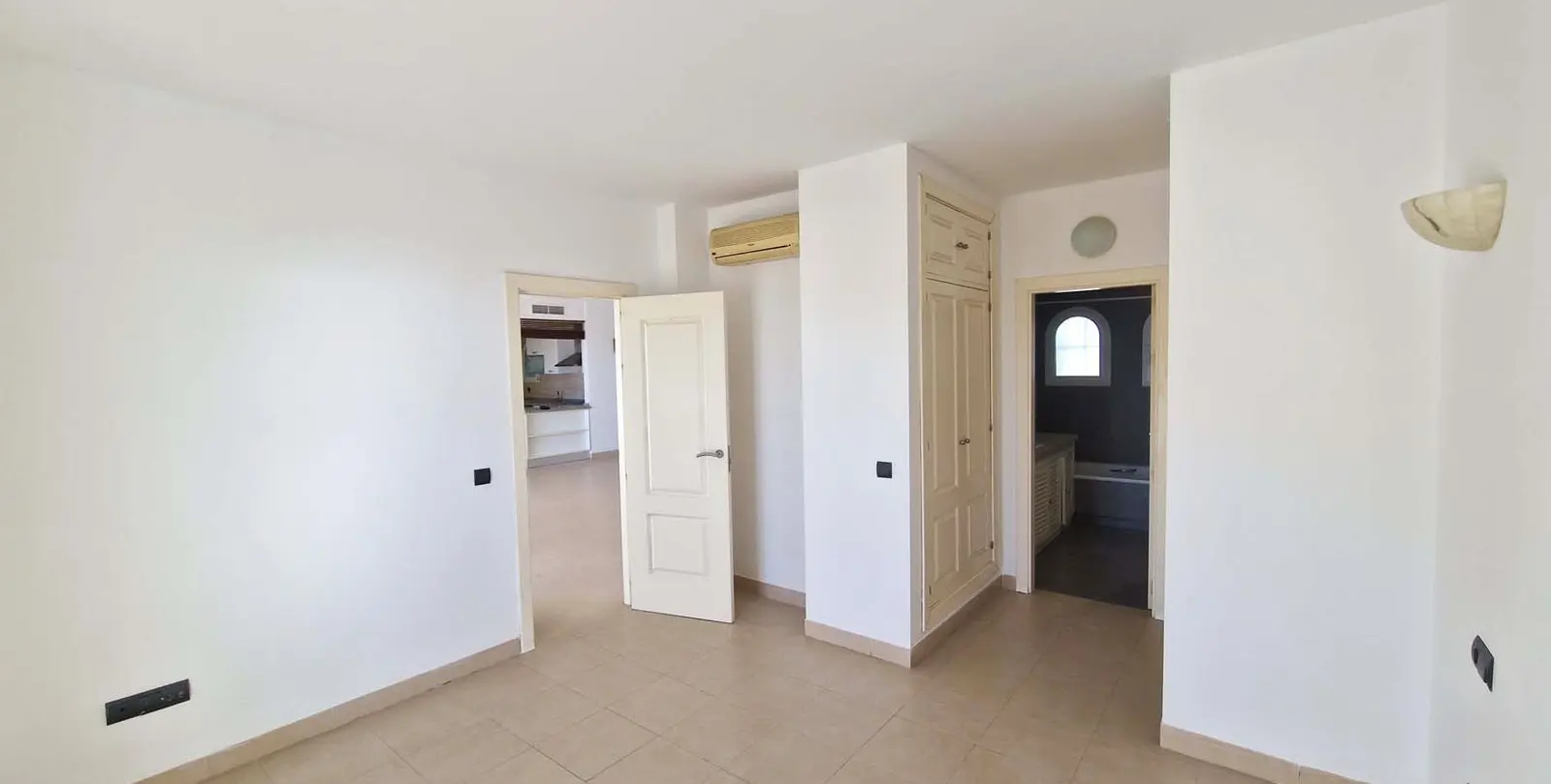 Продажа апартаментов на среднем этаже в Benalmadena Costa 11