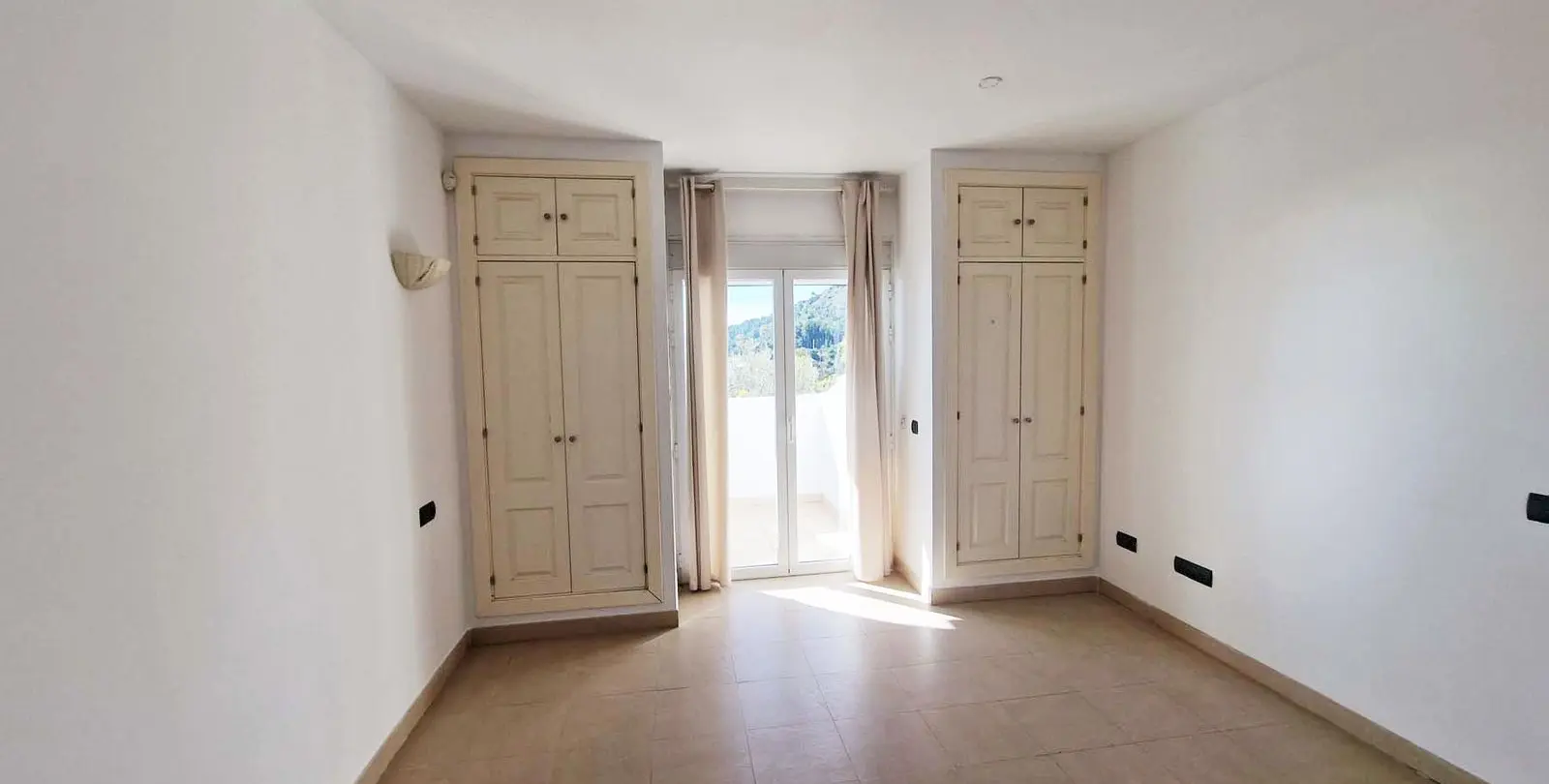 Продажа апартаментов на среднем этаже в Benalmadena Costa 12